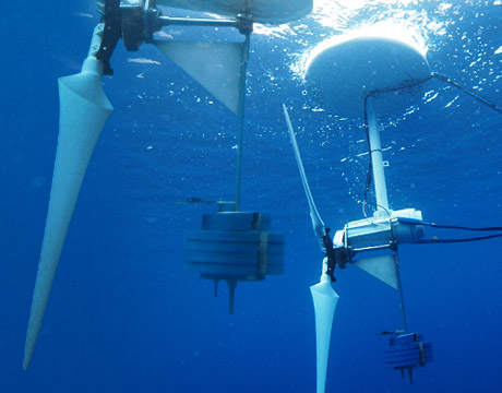 What is the main force that drives deep ocean currents